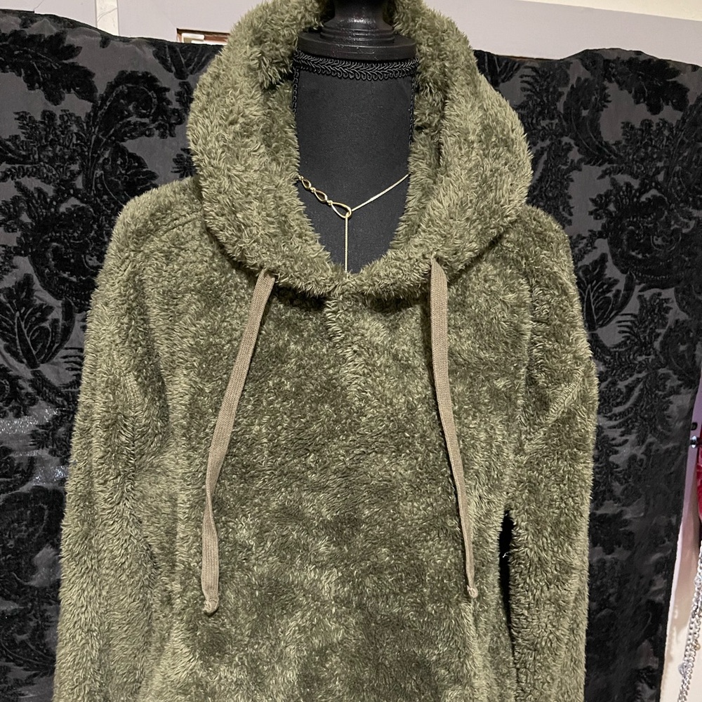 Woman’s fleece pull over.  Size medium